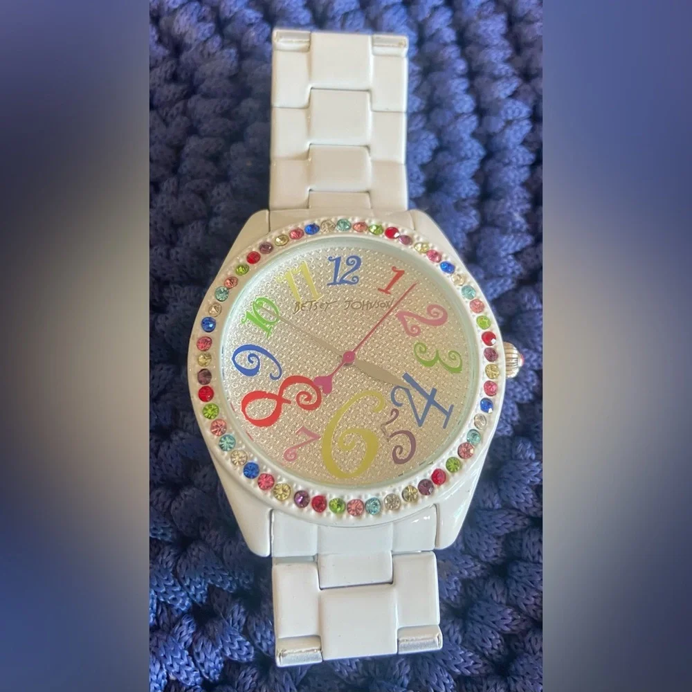 Betsey Johnson Vtg BJ00048-04 White Crystal Accent Bezel Watch-Needs New Battery